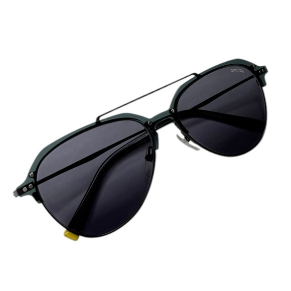 Black Aviator Light Framed Sunglasses With Case - Picture 3 of 5